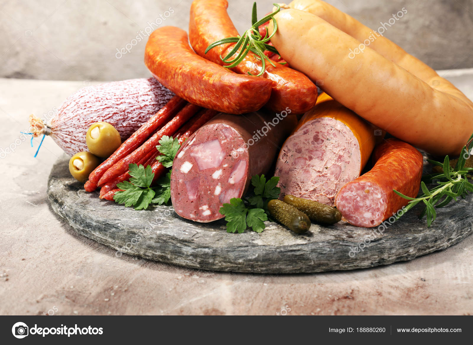 Food tray with delicious salami, ham, fresh sausages, cucumber — Stock