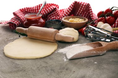 Taze ingredie ile taze orijinal İtalyan ham pizza hazırlık