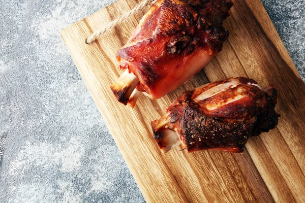 Roasted pork knuckle. Ham and bacon are popular foods in the wes — Stock Photo, Image