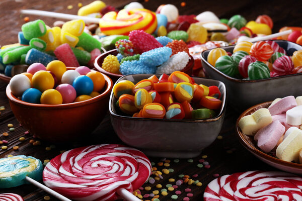 конфеты с желе и сахаром. красочный массив различных детей
