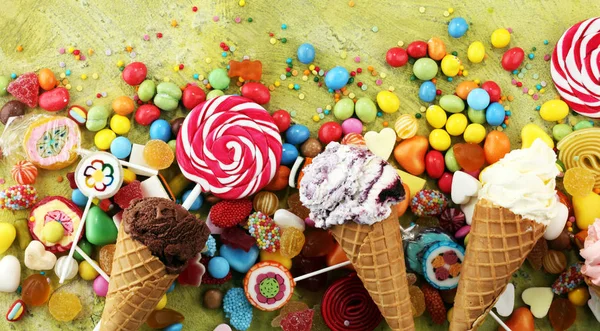 Bonbony, želé a cukrem. barevné spektrum různých childs — Stock fotografie