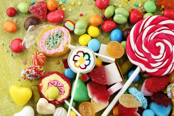 Bonbons avec de la gelée et du sucre. tableau coloré de différents enfants — Photo