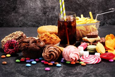 Sağlıksız ürünler. yemek vücut, deri, kalp ve dişler için kötüdür..