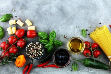 İtalyan yemeği arka plan ile makarna, sağlık farklı türleri veya