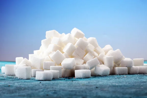 설탕 큐브. 흰 설탕 큐브를 건강에 해로운 생활 — 스톡 사진