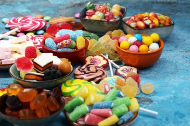jöle ve şeker ile şekerler. renkli farklı childs dizi