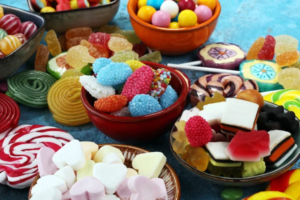 Bonbons mit Gelee und Zucker. Bunte Palette unterschiedlicher Kinder — Stockfoto