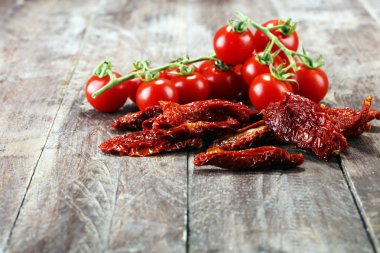 Kurutulmuş domates. domates yarım kurutulmuş.