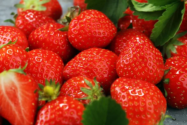 一堆生鲜草莓 — 图库照片