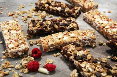 Granola bar. Sağlıklı tatlı tatlı snack. Mısır gevreği granola bar zekâ