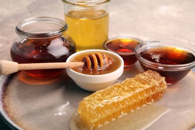 Aromatik bal kavanozuna, closeup dökme