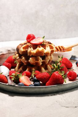 Taze meyve ile geleneksel Belçika waffle