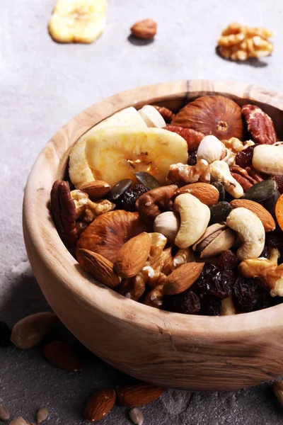 Composição com frutos secos e nozes saudáveis variadas — Fotografia de Stock