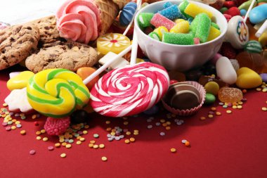 jöle ve şeker ile şekerler. renkli farklı childs dizi