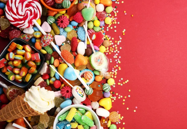 Bonbons mit Gelee und Zucker. Bunte Palette unterschiedlicher Kinder — Stockfoto