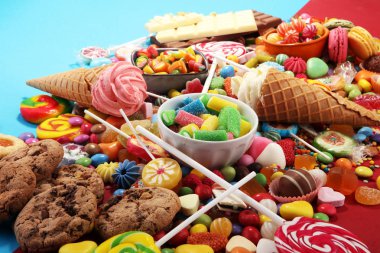 jöle ve şeker ile şekerler. renkli farklı childs dizi