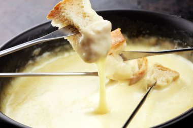 Gurme İsviçre fondü yemek çeşitli ch ile bir kış akşamında