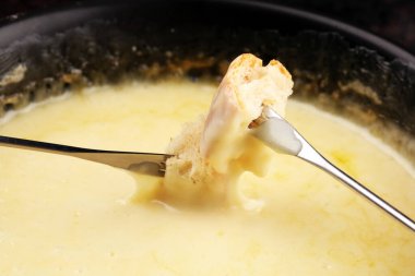 Gurme İsviçre fondü yemek çeşitli ch ile bir kış akşamında