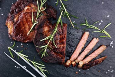 Barbekü kaburga gözü bifteği veya kıç bifteği - kurutulmuş Wagyu barbeküsü E