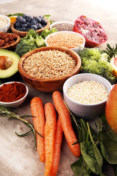 健康食品清洁饮食选择：水果、蔬菜、种子、素食 — 图库照片