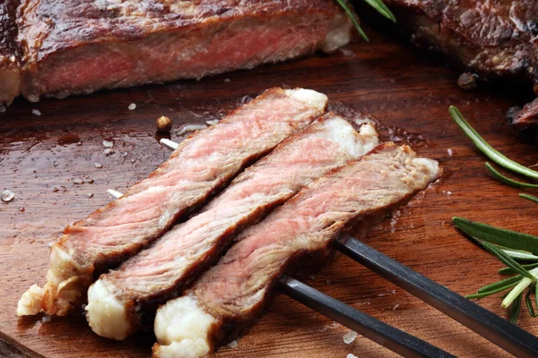 Grillbiff med revbensspjäll eller rumpstek - Torr lagrad Wagyu-grill E — Stockfoto