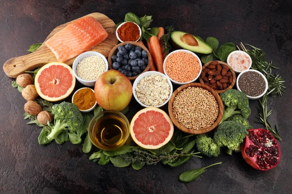 Egészséges étel tiszta étkezési választék: hal, gyümölcs, zöldség, cer — Stock Fotó