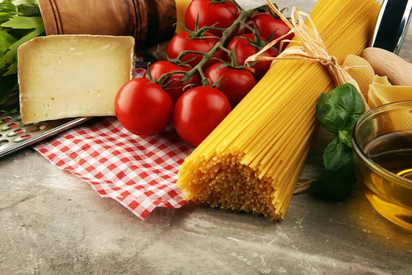 Pasta, vegetables, herbs and spices for Italian food on rustic t — Stock Photo, Image