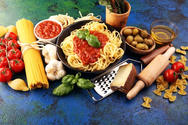 Sabroso y apetitoso clásico pasta de espagueti italiano con tomate sau — Foto de Stock