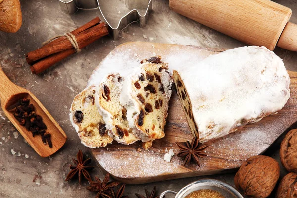 Estofado de Navidad y galletas. Hornear tradicional festivo alemán — Foto de Stock