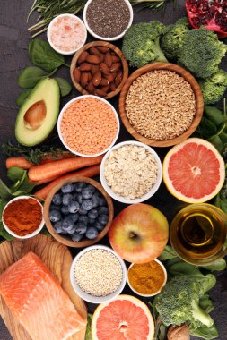 Sağlıklı gıda temiz yeme seçimi: balık, meyve, sebze, cer