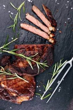 Barbekü kaburga gözü bifteği veya kıç bifteği - kurutulmuş Wagyu barbeküsü E