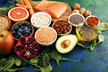 Sağlıklı gıda temiz yeme seçimi: balık, meyve, sebze, cer