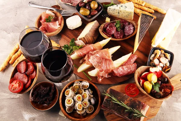 Italienische Antipasti Wein Snacks Set. Käsesorte, mediterran — Stockfoto