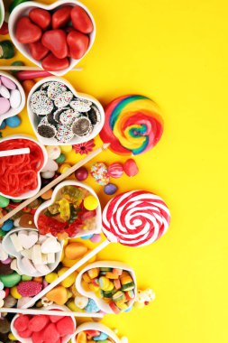 jöle ve şeker ile şekerler. renkli farklı childs dizi