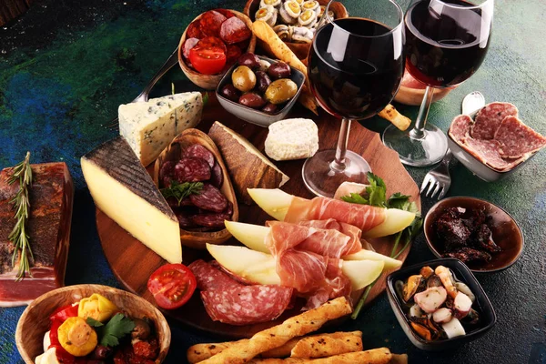 Італійські закуски вино закуски набір. Різні сир, Середземномор'ї — стокове фото