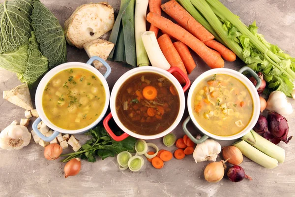 Soepen uit de hele wereld, gezond eten. Aftreksel met n — Stockfoto