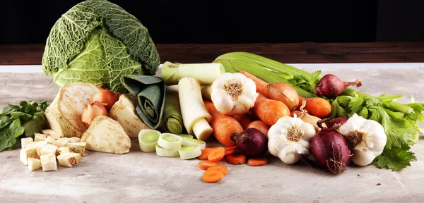 Vegetables cooking ingredients for tasty vegetarian soups. Carro — Stock Photo, Image