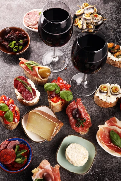 Appetizers table with italian antipasti snacks and wine in glass — Stock Photo, Image