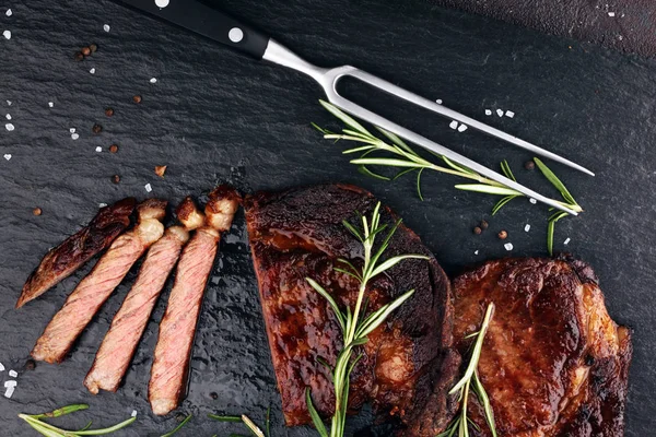 Grillbiff med revbensspjäll eller rumpstek - Torr lagrad Wagyu-grill E — Stockfoto