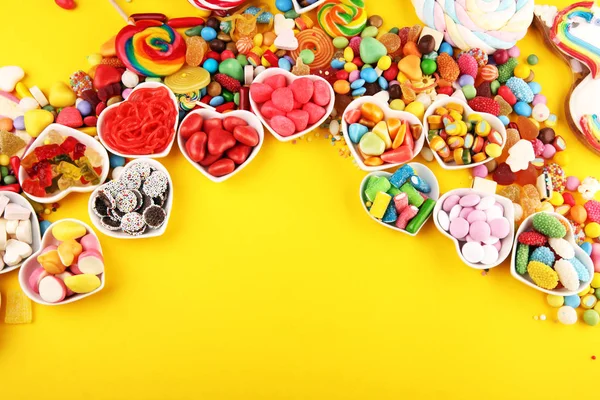 Bonbons avec de la gelée et du sucre. tableau coloré de différents enfants — Photo