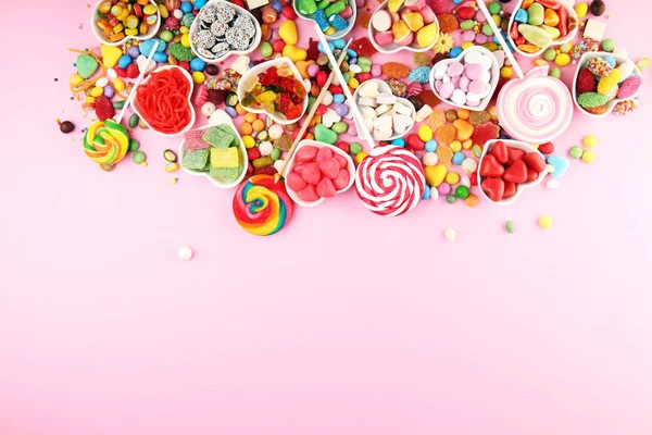 糖果加果冻和糖。不同的孩子丰富多彩的数组 — 图库照片
