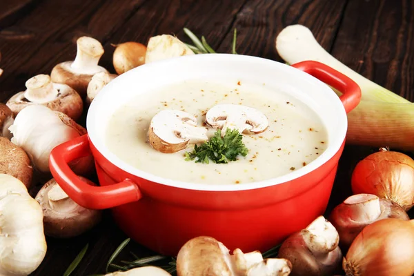 Fresh delicious mushroom soup with fresh and healthy champignons — Stock Image Fresh delicious mushroom soup with fresh and healthy champignons Royalty Free Stock Photos