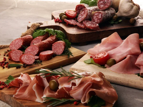 Food tray with delicious salami, pieces of sliced prosciutto cru — Stock Photo, Image