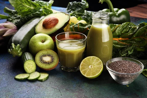 Healthy green smoothie and ingredients - detox and diet for heal — Stock Photo, Image