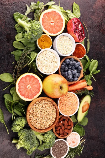 Egészséges étel tiszta étkezési választék: gyümölcs, zöldség, magvak, su — Stock Fotó
