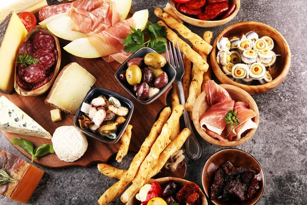 Italienische Antipasti Wein Snacks Set. Käsesorte, mediterran — Stockfoto