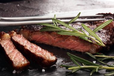 Barbekü kaburga gözü bifteği veya kıç bifteği - kurutulmuş Wagyu barbeküsü E