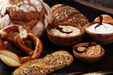 Fırında ekmek, ekmek ve dilimlenmiş ekmek çeşitleri.