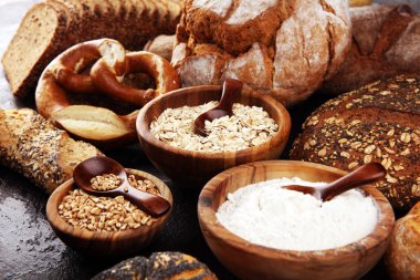 Fırında ekmek, ekmek ve dilimlenmiş ekmek çeşitleri.