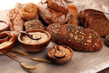 Fırında ekmek, ekmek ve dilimlenmiş ekmek çeşitleri.